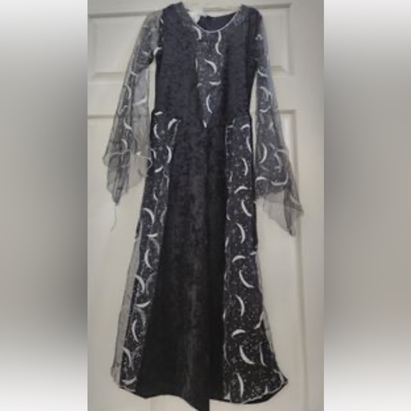 6 Hr. Sale Halloween long dress - Picture 4 of 9